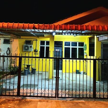 Lh Alisha Homestay Wangsa Mewangi Гуа-Мусанг Экстерьер фото
