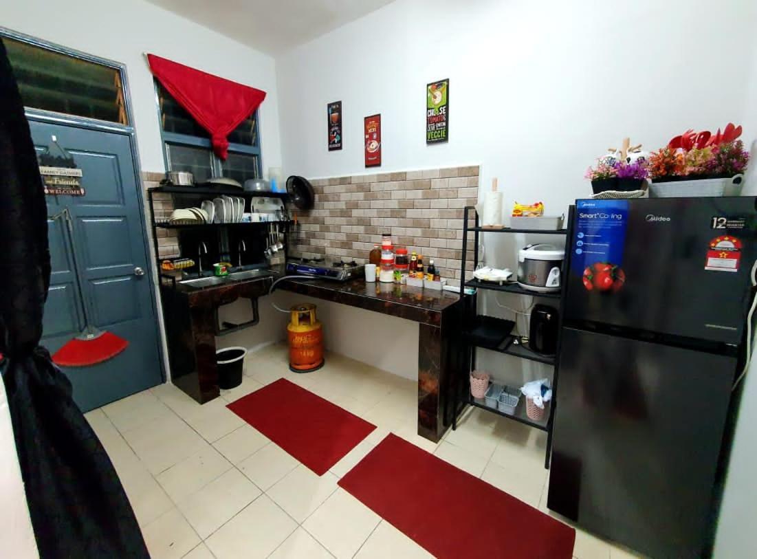 Lh Alisha Homestay Wangsa Mewangi Гуа-Мусанг Экстерьер фото